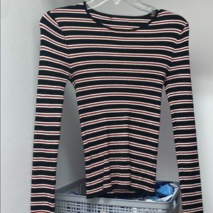 very stretch tight fitting long sleeve cropped top